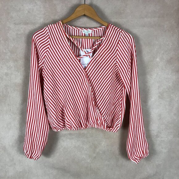 LOVE FIRE Long Sleeve Criss Cross Crop Top NWT Medium - Picture 2 of 9